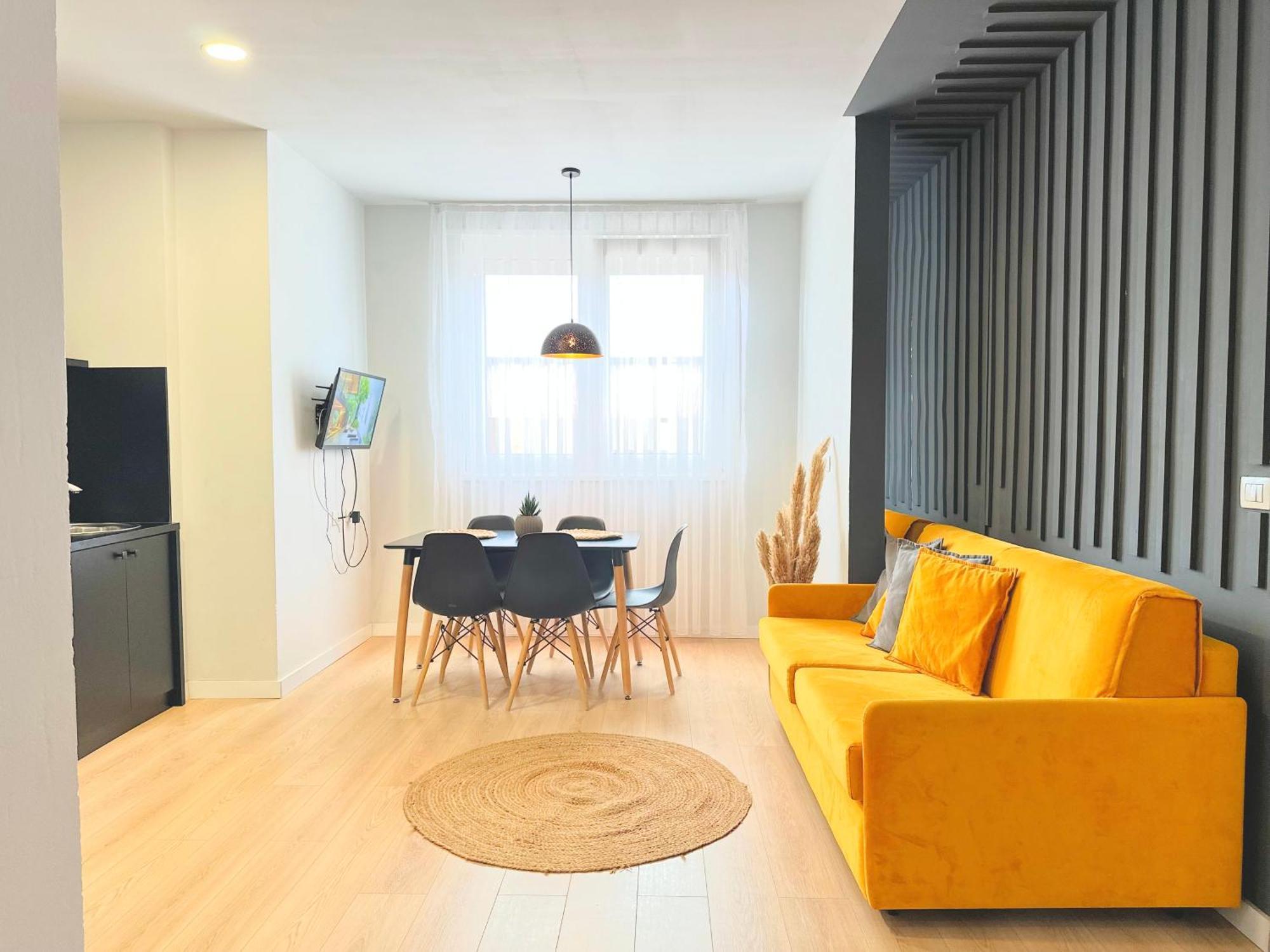 Elegant New - Colorful By The Sea Apartment