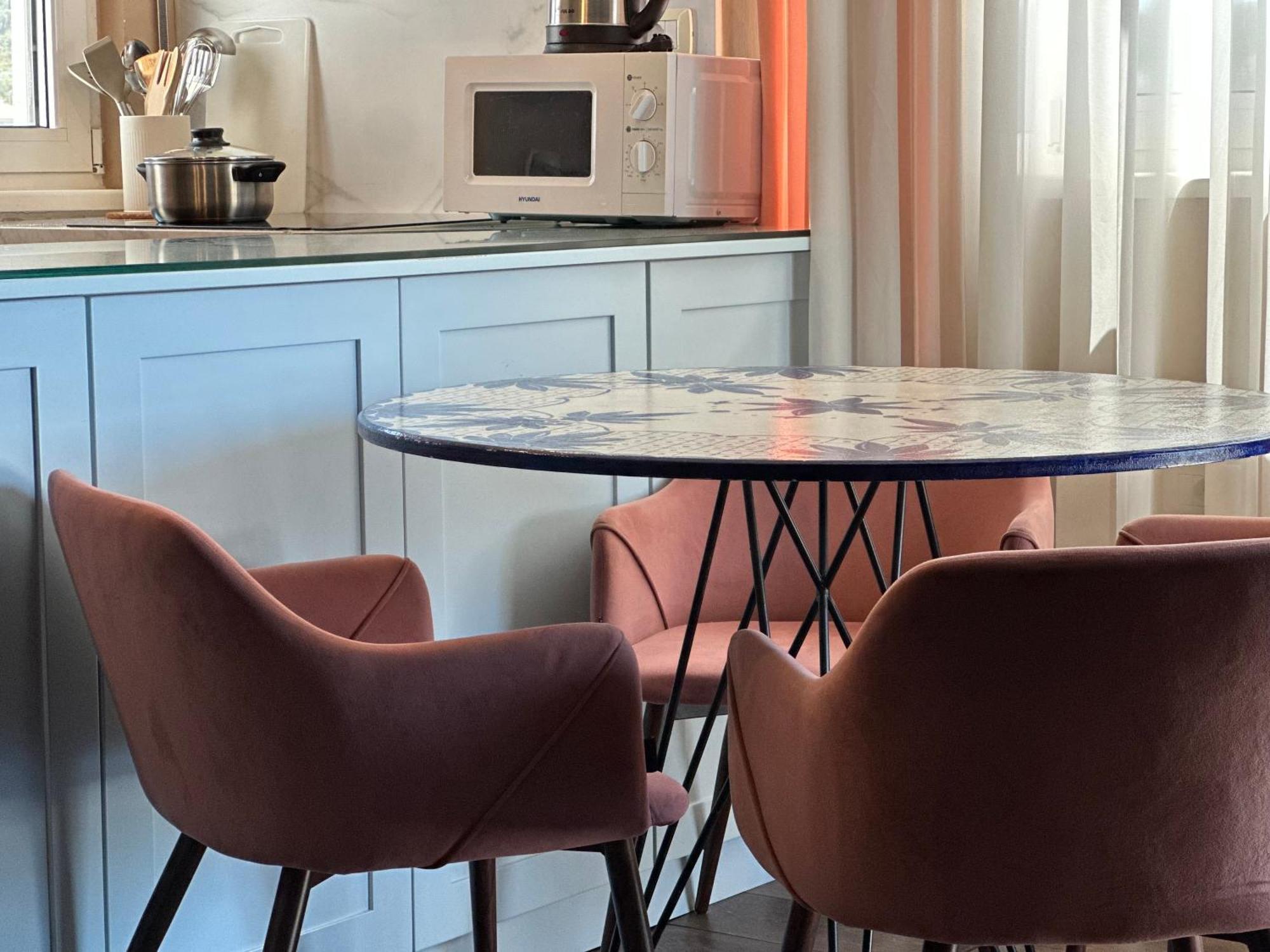 Elegant New - Colorful By The Sea Apartment *