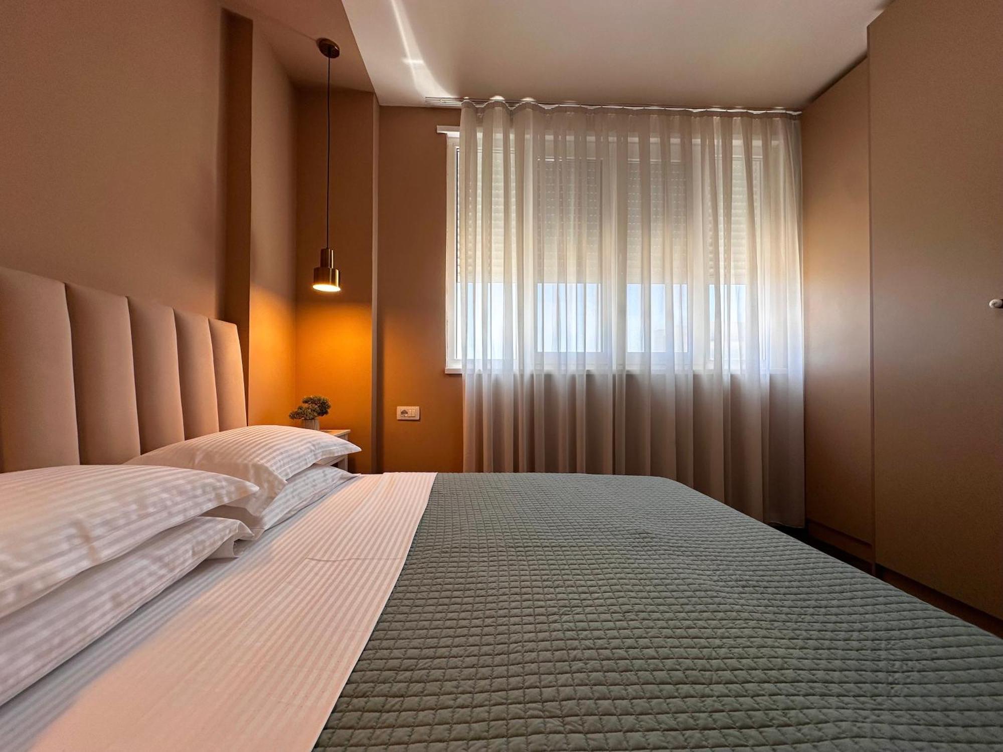 Elegant New - Colorful By The Sea Apartment *